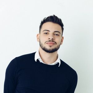 Meet your Posher, Ari